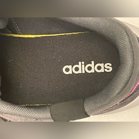 ADIDAS RETRO RUN DARK GRAY SNEAKERS, 3 SIDE STRIPES PINK ACCENTS, WOMEN’S SIZE 8 - Picture 7 of 12